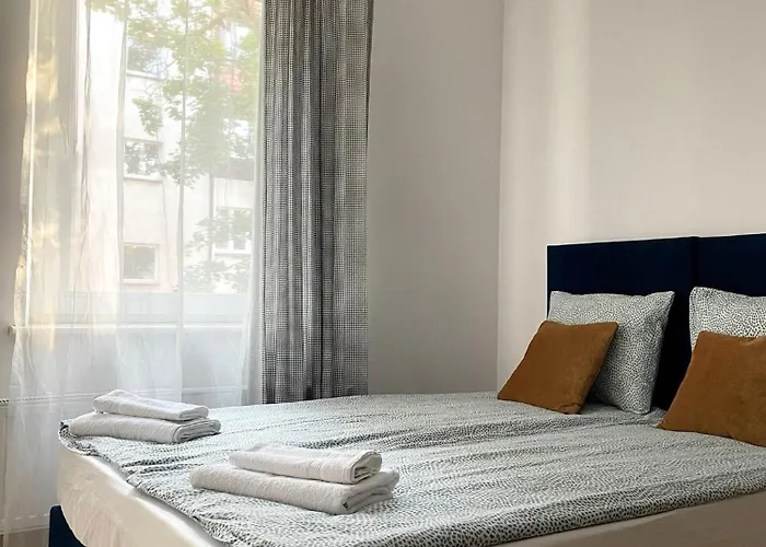 Lily Apart - Ideal For Groups And Families Near Train Station