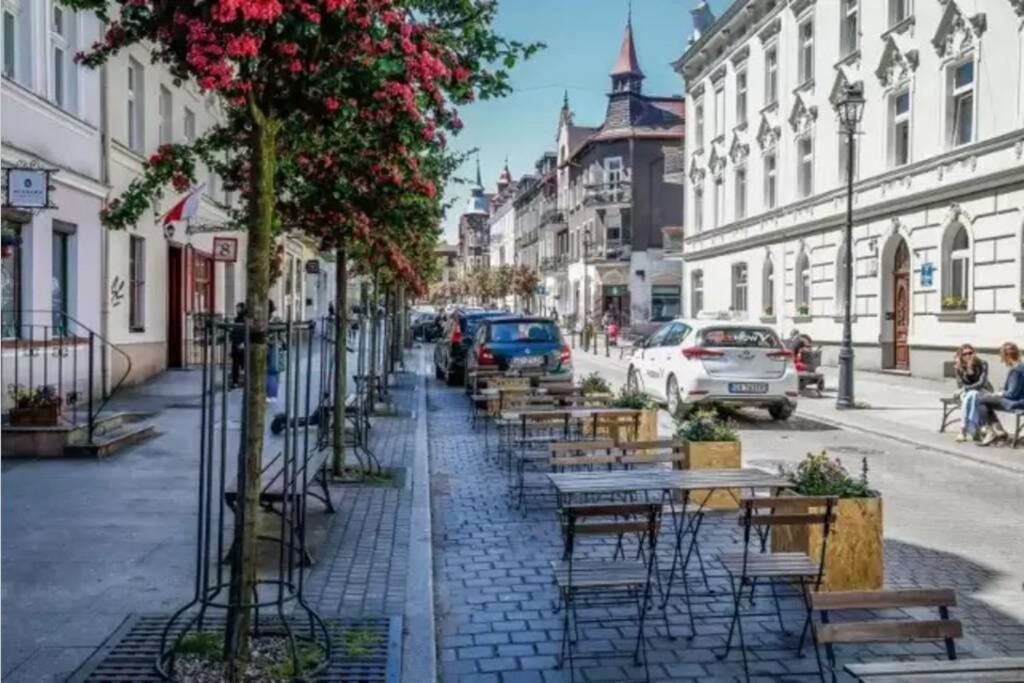 Lily - Ideal For Groups And Families Near Train Station