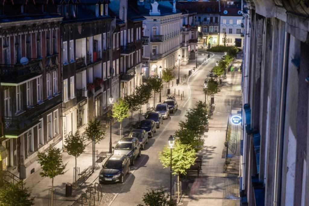 Lily - Ideal For Groups And Families Near Train Station Apartment *