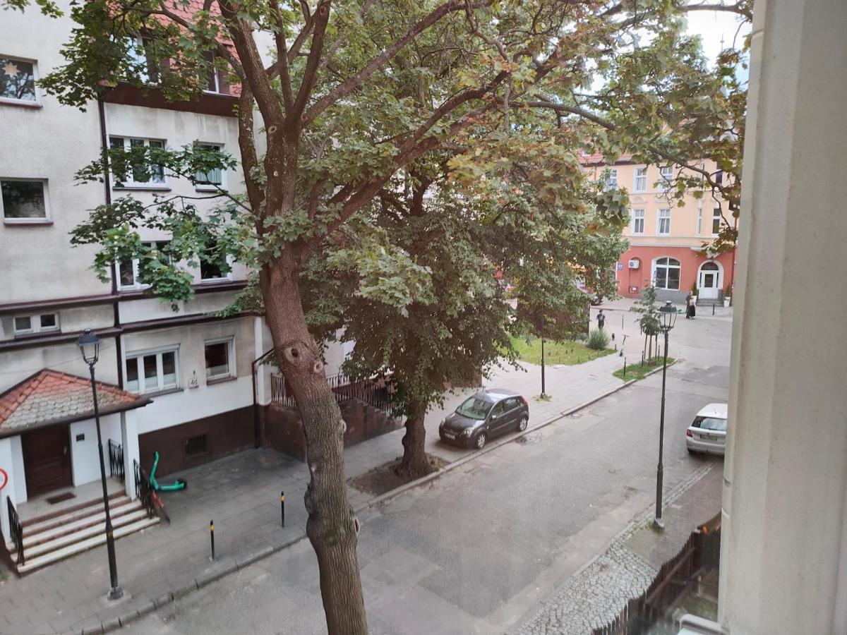 Lily - Ideal For Groups And Families Near Train Station Apartment *