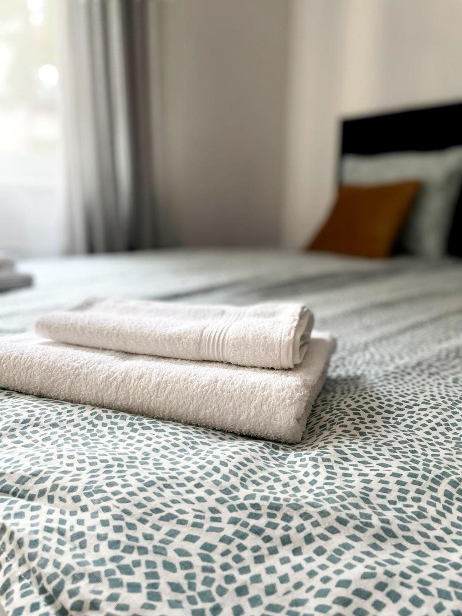 Lily - Ideal For Groups And Families Near Train Station Apartament *